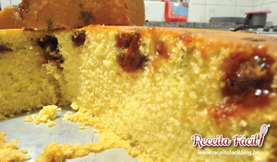 Receita Fácil de Bolo de Fubá com Goiabada